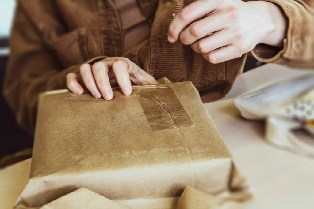 Wrapping an order in kraft paper